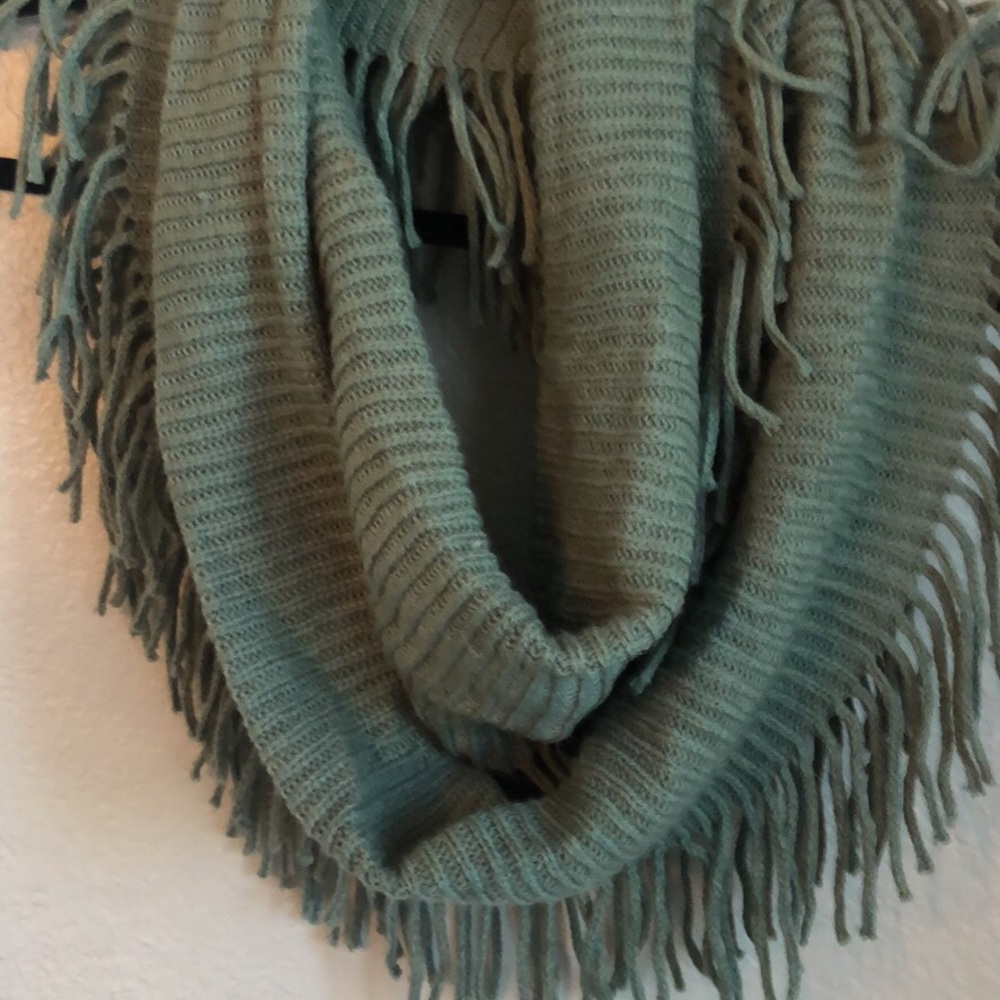 Infinity scarf with fringe